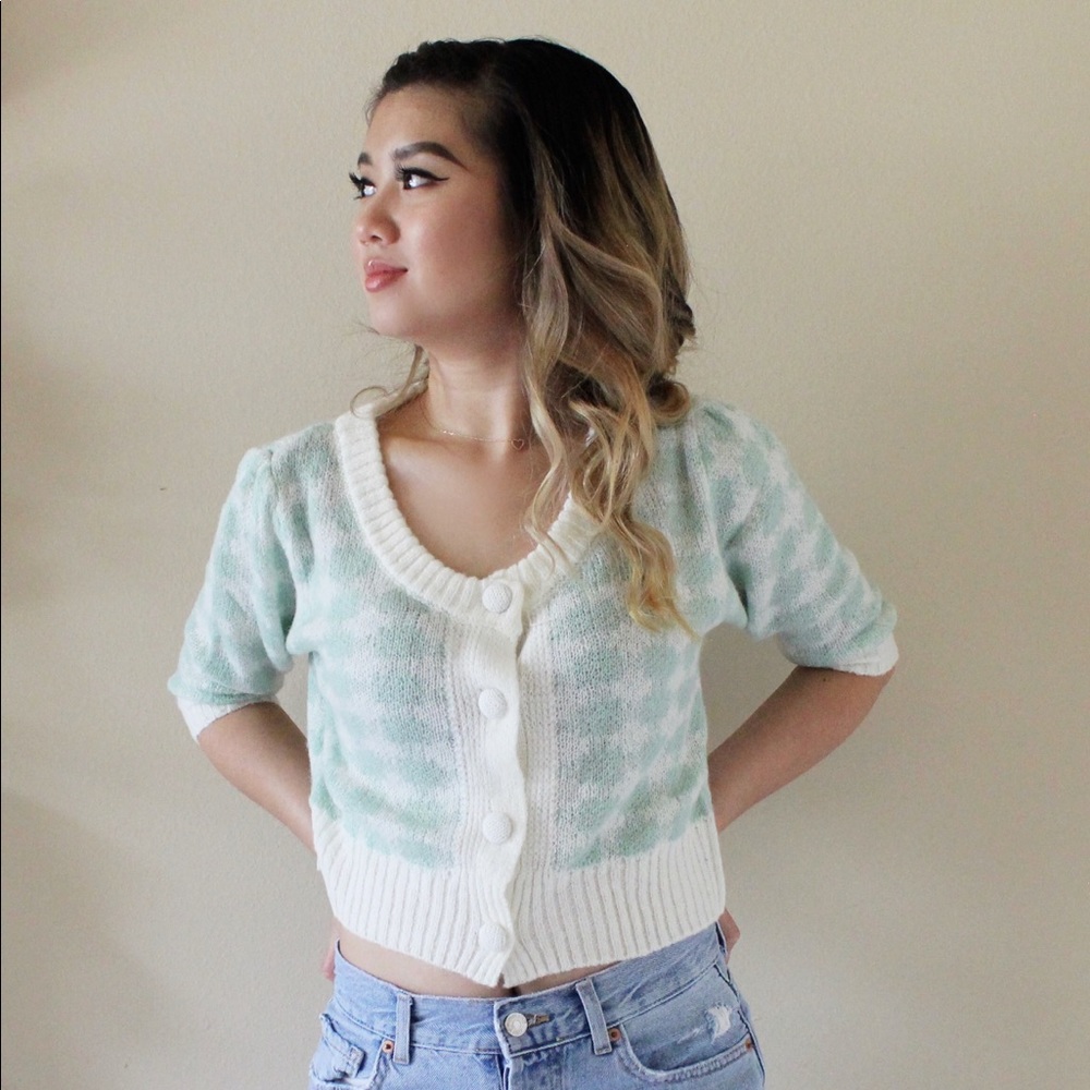 SOFT AND WARM 3/4 SLEEVE SWEATER CROP TOP